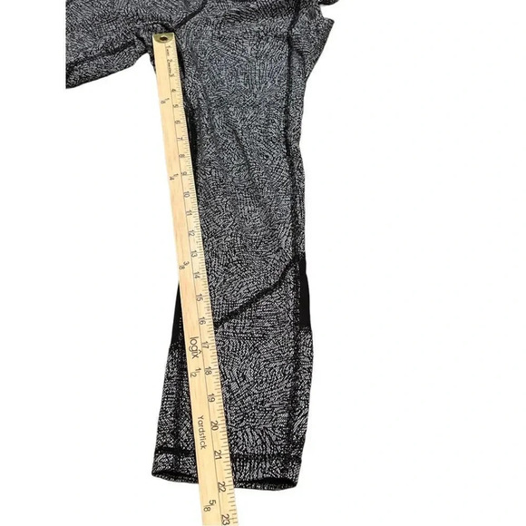 Lululemon Pace Rival Crop Line Up in White Black / Black - Picture 13 of 16